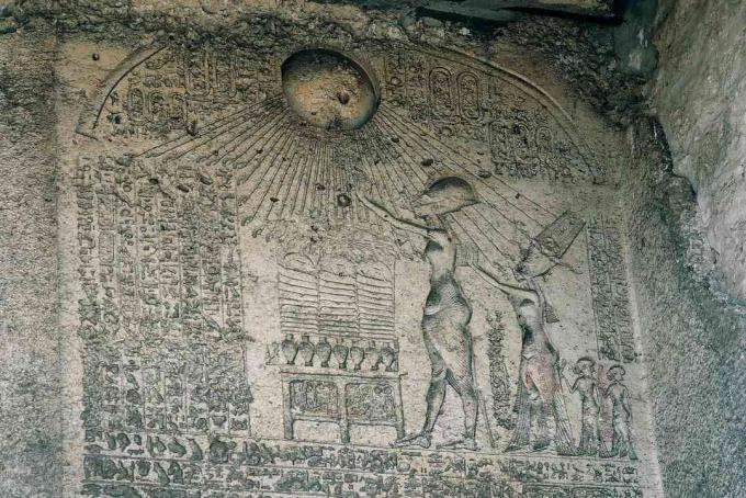 Акхенатен и Нефертити у Амарни