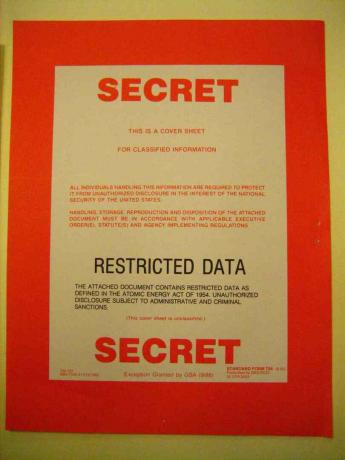 Насловни лист „Подаци ограничени на тајне“.