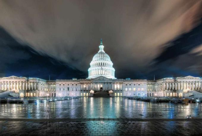 Зграда Капитола Вашингтона, заробљена ноћу