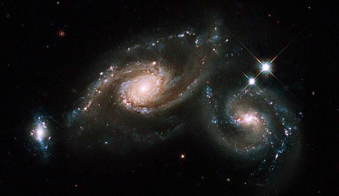 Три галаксије које је видео Хуббле свемирски телескоп