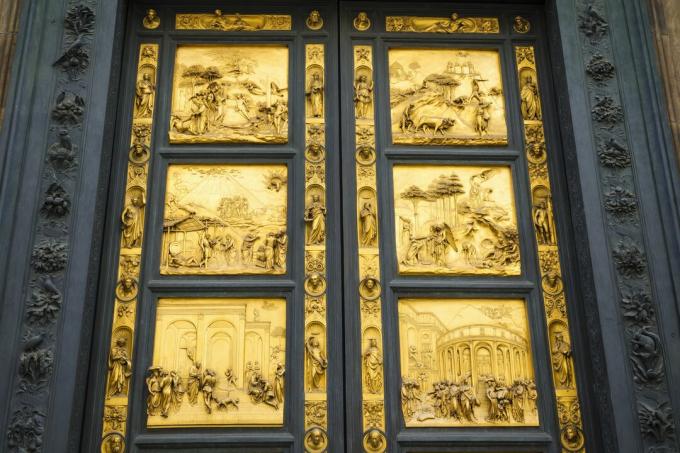 Позлаћена бронзана рајска врата у крстионици Сан Гиованни, Фиренца, Тоскана, Италија