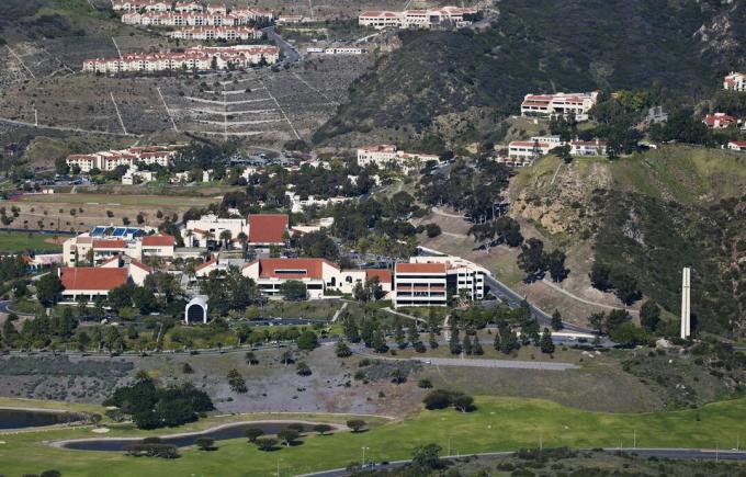 Поглед из ваздуха на универзитетски кампус Пеппердине, Малибу, Калифорнија