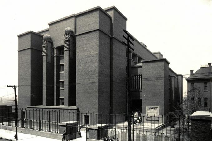 Зграда администрације компаније Ларкин, срушена 1950. године у Буффалу, била је део изложбе 2009. у Гуггенхеиму