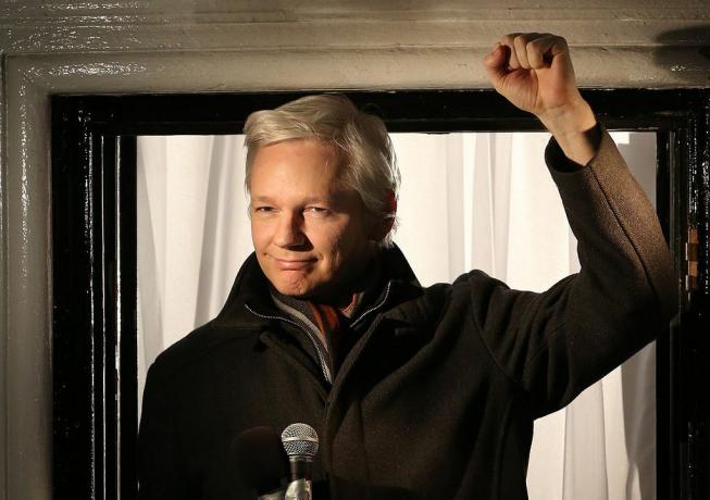 Оснивач Викиликса Џулијан Асанж говори из амбасаде Еквадора 20. децембра 2012. у Лондону, Енглеска.