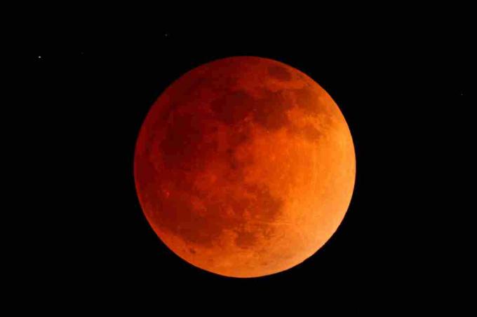 Крвави мјесец је једно име за црвенкаст мјесец посматран током потпуног помрачења Мјесеца.