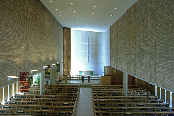 црквени интеријер који су дизајнирали Елиел Сааринен и Ееро Сааринен