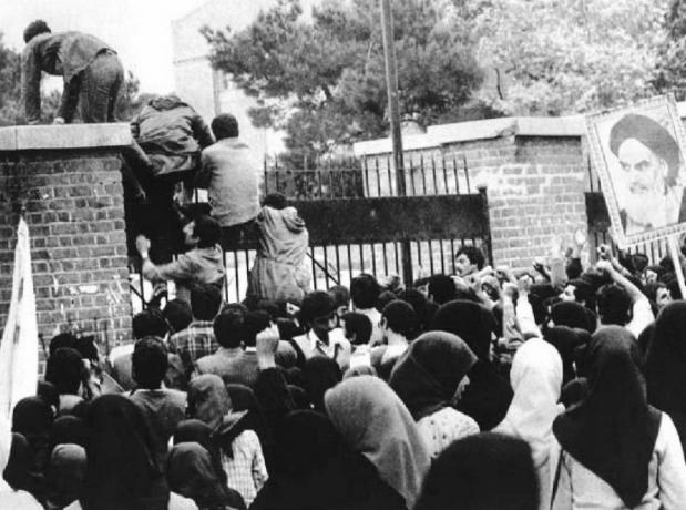 студенти ранинана упадају у америчку амбасаду у Техерану, 4. новембра 1979
