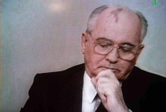 Совјетски председник Михаил Горбачов изгледа
